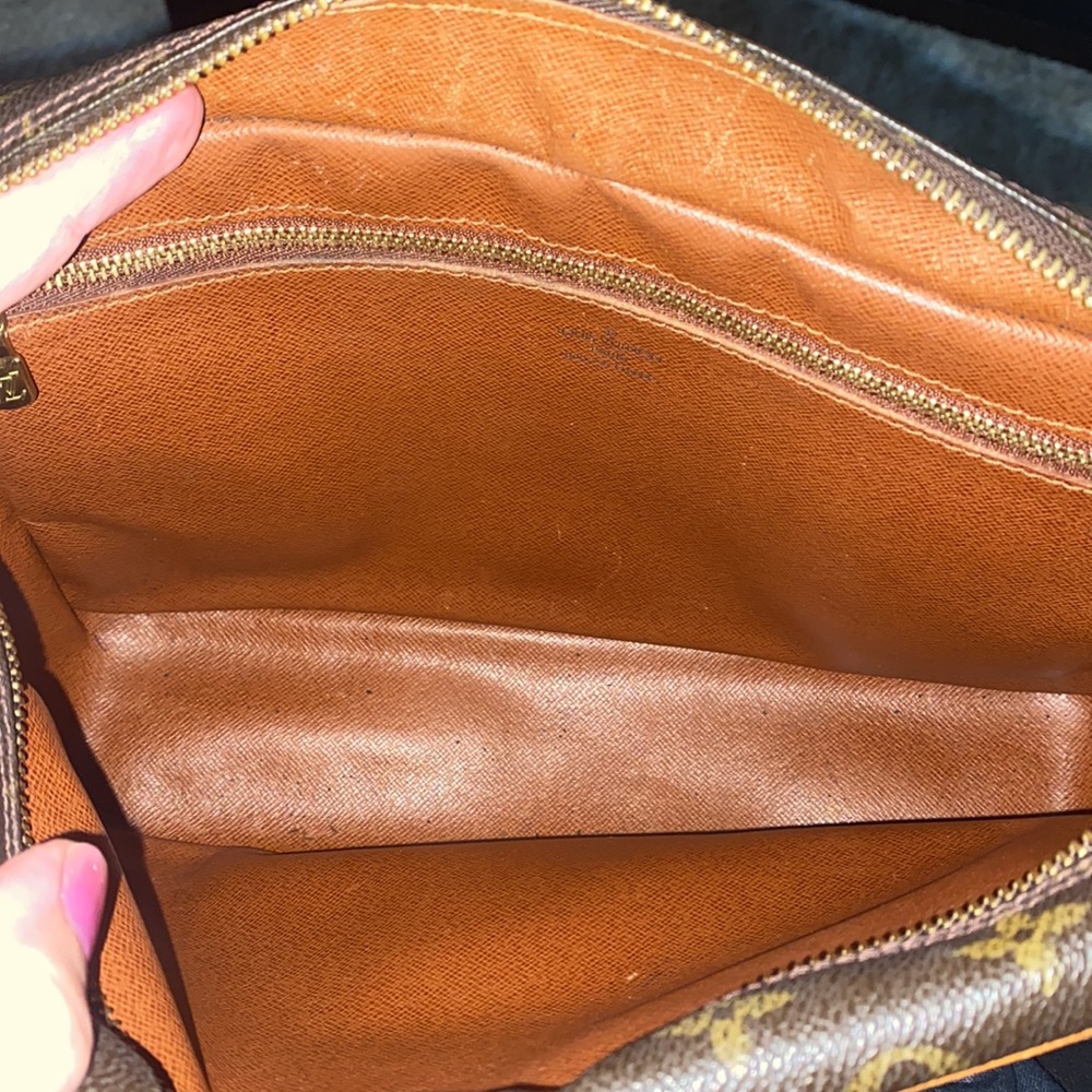 Loui Vuitton crossbody purse - Picture 5 of 11